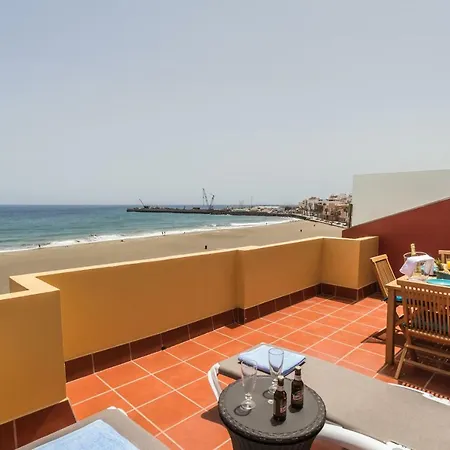 Ocean View Penthouse Ii דירה *